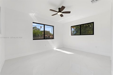 Casa en venta en Miami, Florida, 5 dormitorios, 184.97 m2 № 2029340 - foto 25