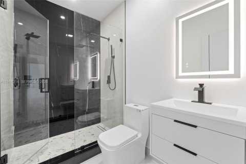 Casa en venta en Miami, Florida, 5 dormitorios, 184.97 m2 № 2029340 - foto 24