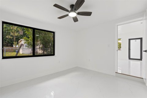 Casa en venta en Miami, Florida, 5 dormitorios, 184.97 m2 № 2029340 - foto 18