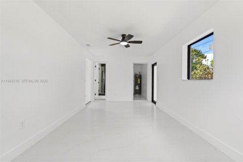 Casa en venta en Miami, Florida, 5 dormitorios, 184.97 m2 № 2029340 - foto 30