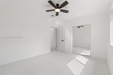Casa en venta en Miami, Florida, 5 dormitorios, 184.97 m2 № 2029340 - foto 23
