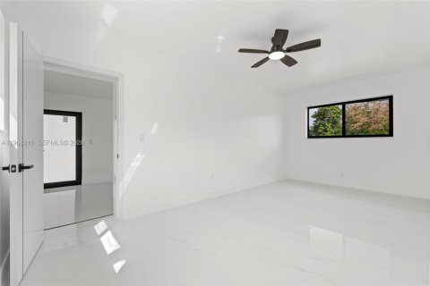 Casa en venta en Miami, Florida, 5 dormitorios, 184.97 m2 № 2029340 - foto 27