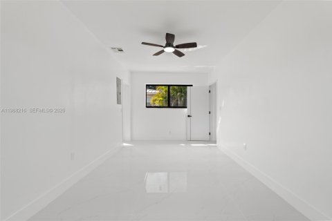 Casa en venta en Miami, Florida, 5 dormitorios, 184.97 m2 № 2029340 - foto 28
