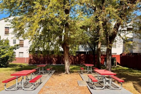 Снять в аренду кондоминиум в Хайалиа, Флорида 2 спальни, 85.38м2, № 2050889 - фото 2