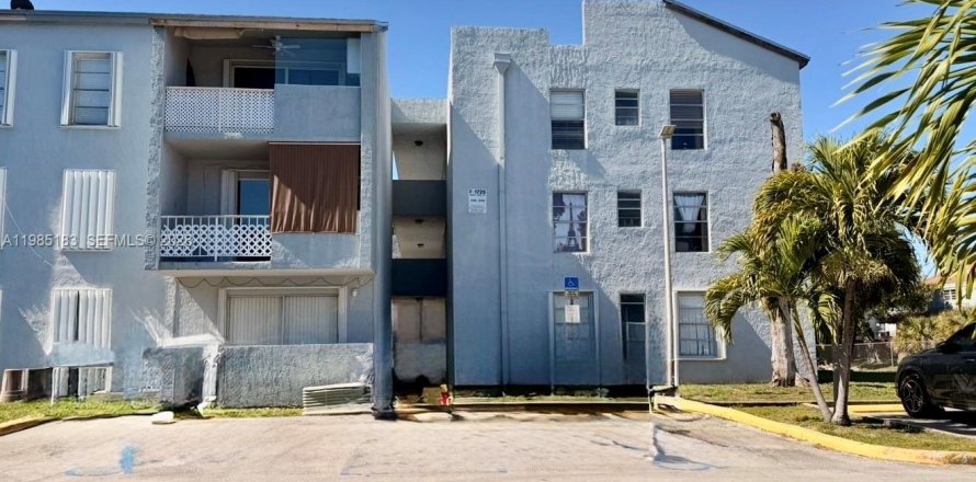 Кондоминиум с 2 спальнями в Хайалиа, Флорида № 2050889