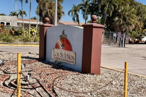 Снять в аренду кондоминиум в Хайалиа, Флорида 2 спальни, 85.38м2, № 2050889 - фото 9