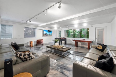 Villa ou maison à vendre à Miami, Floride: 7 chambres, 558.99 m2 № 1804486 - photo 16