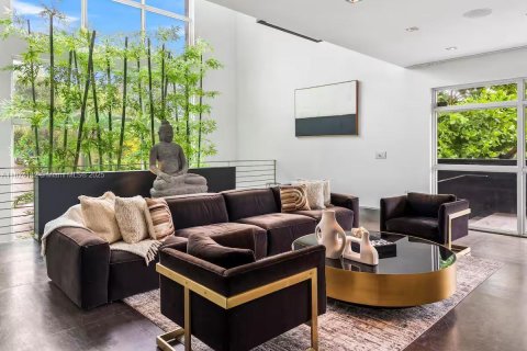 Villa ou maison à vendre à Miami, Floride: 7 chambres, 558.99 m2 № 1804486 - photo 4