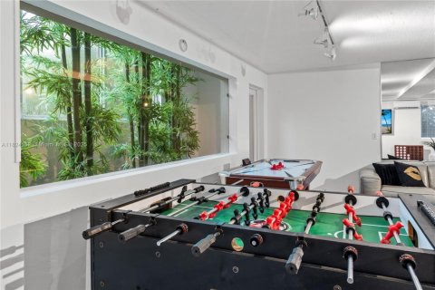 Villa ou maison à vendre à Miami, Floride: 7 chambres, 558.99 m2 № 1804486 - photo 17
