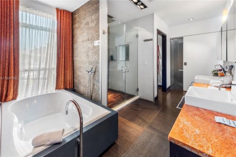 Villa ou maison à vendre à Miami, Floride: 7 chambres, 558.99 m2 № 1804486 - photo 27