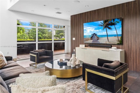 Villa ou maison à vendre à Miami, Floride: 7 chambres, 558.99 m2 № 1804486 - photo 5