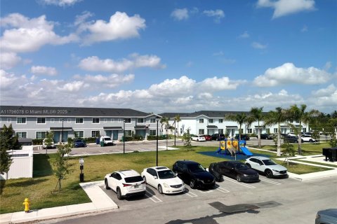 Townhouse in Florida City, Florida 3 bedrooms, 132.39 sq.m. № 1697509 - photo 27