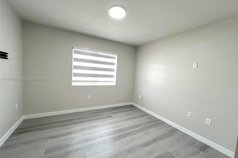 Townhouse in Florida City, Florida 3 bedrooms, 132.39 sq.m. № 1697509 - photo 25