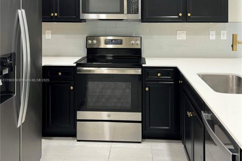Townhouse in Florida City, Florida 3 bedrooms, 132.39 sq.m. № 1697509 - photo 16
