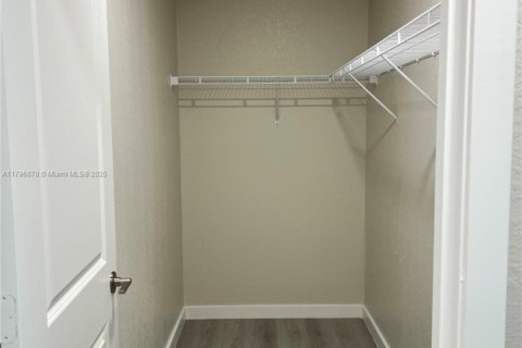 Townhouse in Florida City, Florida 3 bedrooms, 132.39 sq.m. № 1697509 - photo 29