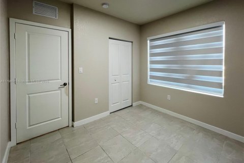 Townhouse in Florida City, Florida 3 bedrooms, 132.39 sq.m. № 1697509 - photo 6