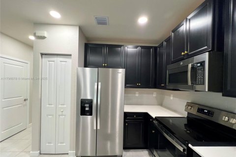 Townhouse in Florida City, Florida 3 bedrooms, 132.39 sq.m. № 1697509 - photo 17