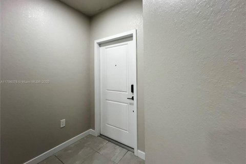 Townhouse in Florida City, Florida 3 bedrooms, 132.39 sq.m. № 1697509 - photo 4