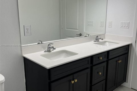 Townhouse in Florida City, Florida 3 bedrooms, 132.39 sq.m. № 1697509 - photo 30