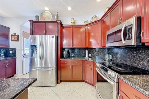 House in Pembroke Pines, Florida 5 bedrooms, 325.25 sq.m. № 1975957 - photo 19