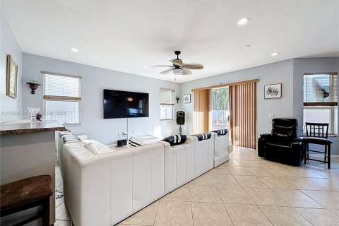 House in Pembroke Pines, Florida 5 bedrooms, 325.25 sq.m. № 1975957 - photo 20