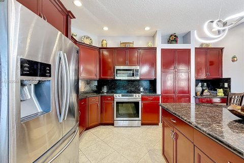 House in Pembroke Pines, Florida 5 bedrooms, 325.25 sq.m. № 1975957 - photo 16