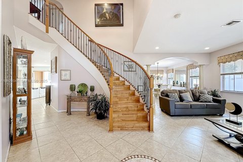 House in Pembroke Pines, Florida 5 bedrooms, 325.25 sq.m. № 1975957 - photo 5