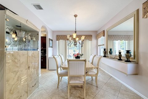 House in Pembroke Pines, Florida 5 bedrooms, 325.25 sq.m. № 1975957 - photo 13