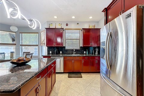 House in Pembroke Pines, Florida 5 bedrooms, 325.25 sq.m. № 1975957 - photo 17