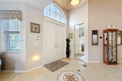 House in Pembroke Pines, Florida 5 bedrooms, 325.25 sq.m. № 1975957 - photo 8