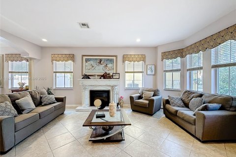 House in Pembroke Pines, Florida 5 bedrooms, 325.25 sq.m. № 1975957 - photo 9