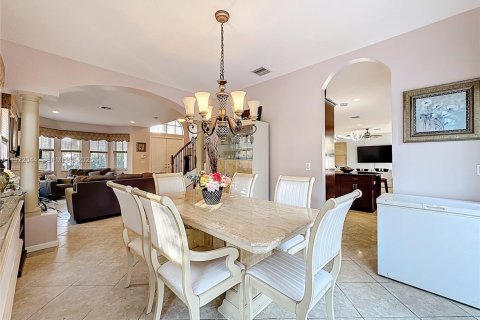 House in Pembroke Pines, Florida 5 bedrooms, 325.25 sq.m. № 1975957 - photo 14