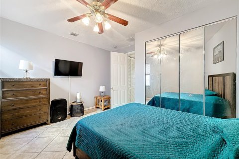 House in Pembroke Pines, Florida 5 bedrooms, 325.25 sq.m. № 1975957 - photo 27