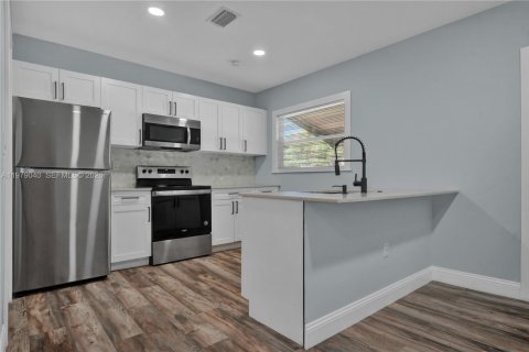 Villa ou maison à louer à Fort Lauderdale, Floride: 2 chambres, 78.6 m2 № 2046700 - photo 3