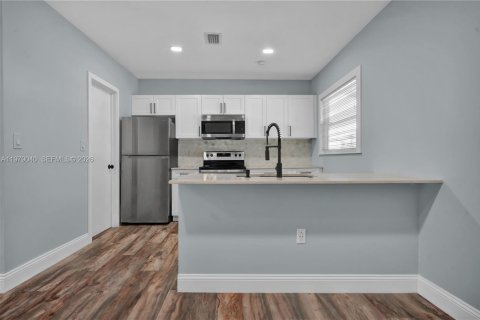 Villa ou maison à louer à Fort Lauderdale, Floride: 2 chambres, 78.6 m2 № 2046700 - photo 18