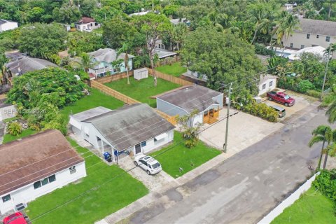 Villa ou maison à louer à Fort Lauderdale, Floride: 2 chambres, 78.6 m2 № 2046700 - photo 27