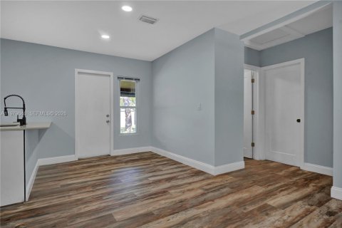 Villa ou maison à louer à Fort Lauderdale, Floride: 2 chambres, 78.6 m2 № 2046700 - photo 9