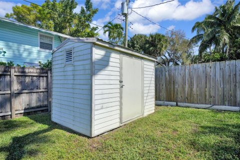 Villa ou maison à louer à Fort Lauderdale, Floride: 2 chambres, 78.6 m2 № 2046700 - photo 22