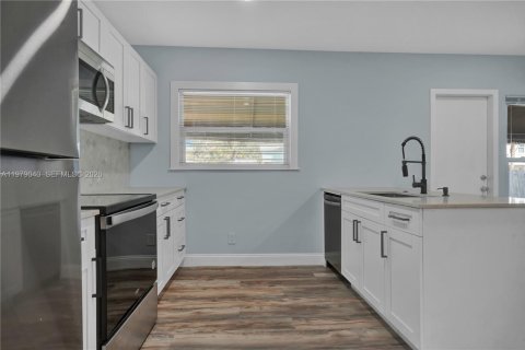 Villa ou maison à louer à Fort Lauderdale, Floride: 2 chambres, 78.6 m2 № 2046700 - photo 19