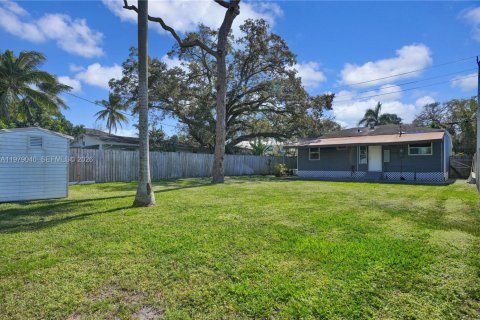 Villa ou maison à louer à Fort Lauderdale, Floride: 2 chambres, 78.6 m2 № 2046700 - photo 21