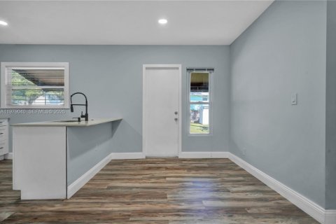 Villa ou maison à louer à Fort Lauderdale, Floride: 2 chambres, 78.6 m2 № 2046700 - photo 8