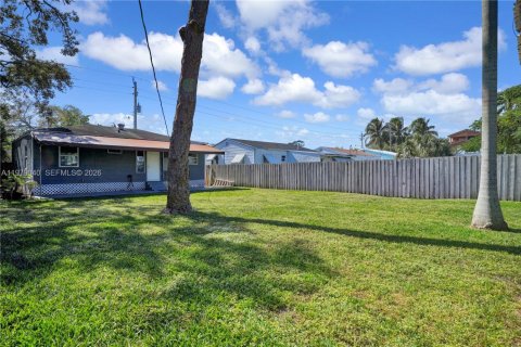 Villa ou maison à louer à Fort Lauderdale, Floride: 2 chambres, 78.6 m2 № 2046700 - photo 23