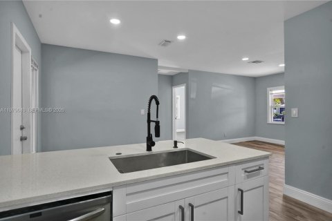 Villa ou maison à louer à Fort Lauderdale, Floride: 2 chambres, 78.6 m2 № 2046700 - photo 17