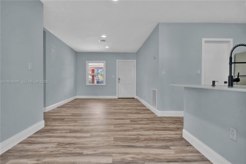 Villa ou maison à louer à Fort Lauderdale, Floride: 2 chambres, 78.6 m2 № 2046700 - photo 10