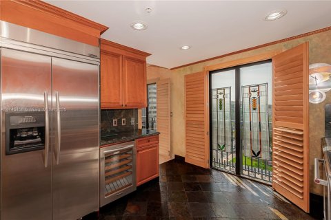 Condo in Coral Gables, Florida, 2 bedrooms  № 1716436 - photo 11
