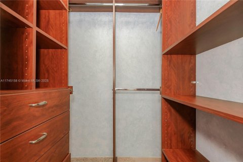 Condo in Coral Gables, Florida, 2 bedrooms  № 1716436 - photo 19