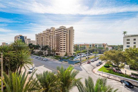 Condo in Coral Gables, Florida, 2 bedrooms  № 1716436 - photo 3