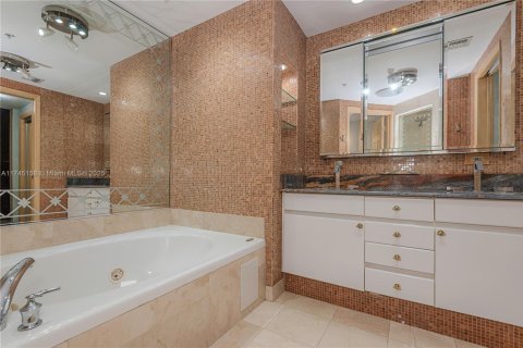 Condo in Coral Gables, Florida, 2 bedrooms  № 1716436 - photo 21