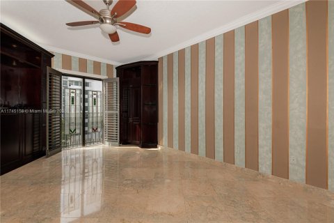 Condo in Coral Gables, Florida, 2 bedrooms  № 1716436 - photo 17