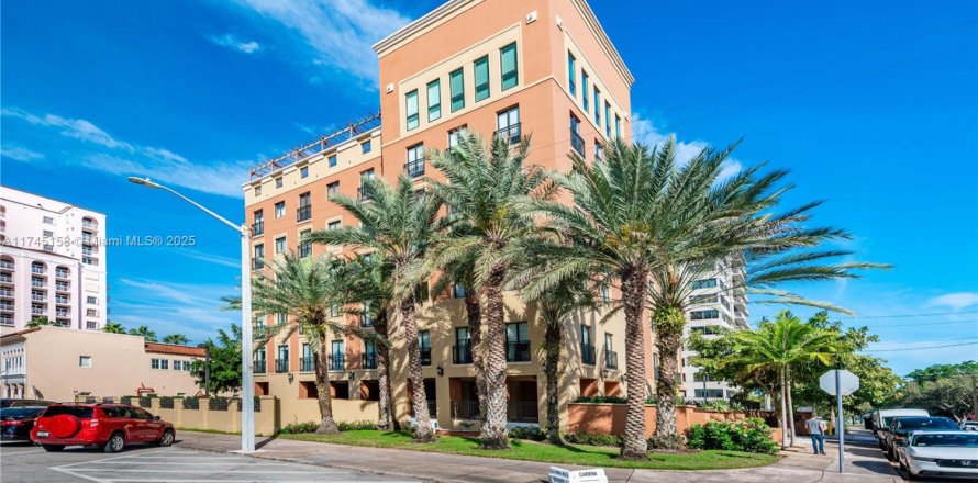Condo in Coral Gables, Florida, 2 bedrooms  № 1716436